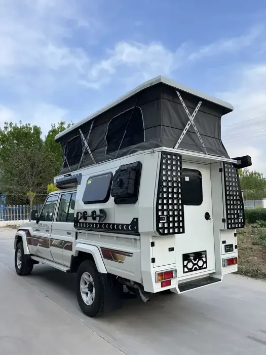Tray camper on a LandCruiser 79.
