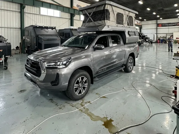 SUNHOMEE canopy or camper on a Toyota Hilux